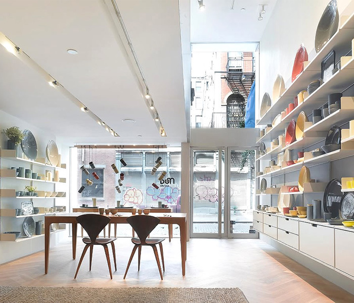 Дизайн интерьера магазинов обуви и одежды